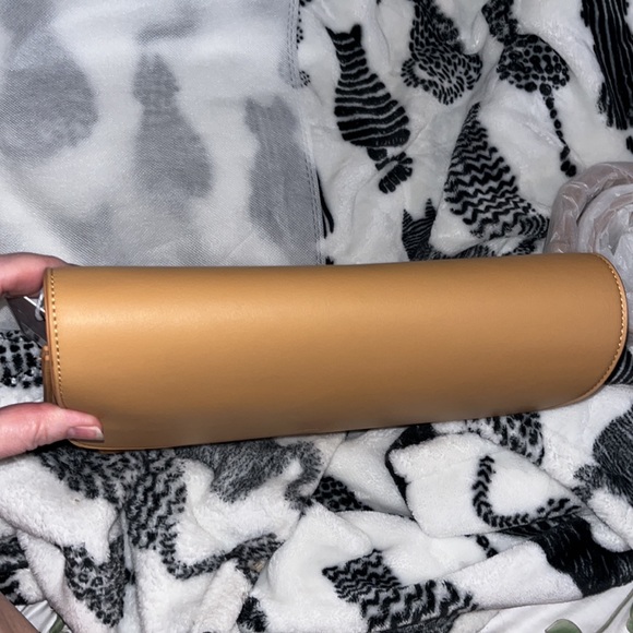 Pixie Mood Zoe Crossbody Bag Purse in Honey and a FREE flower keychain - Picture 10 of 14